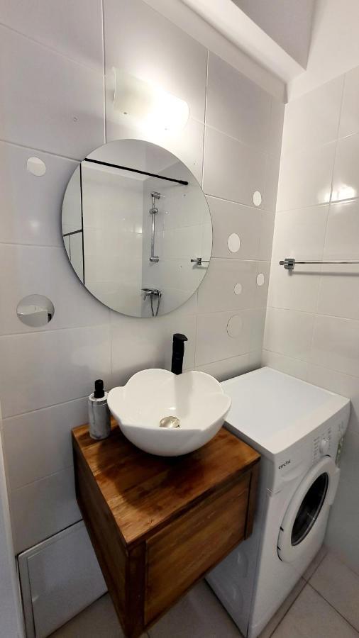 Victoriei Central Studio Apartment บูคาเรสต์ ภายนอก รูปภาพ